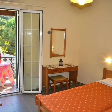 Holiday Studio Apartments Yannis On The Beach Of Agios Gordios In Corfu Exterior photo