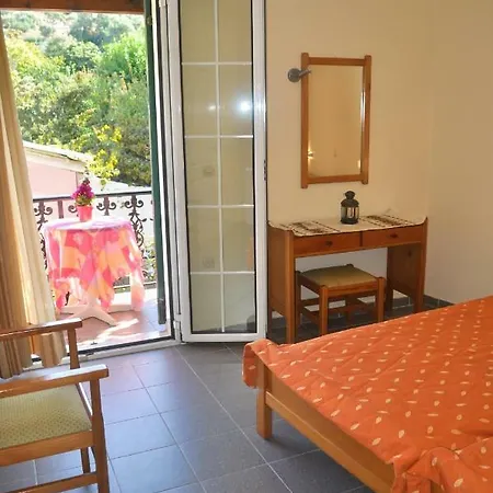 Holiday Studio Apartments Yannis On The Beach Of Agios Gordios In Corfu Exterior photo
