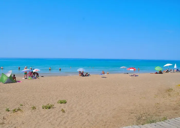 Holiday Studio Apartments Yannis On The Beach Of Agios Gordios In Corfu