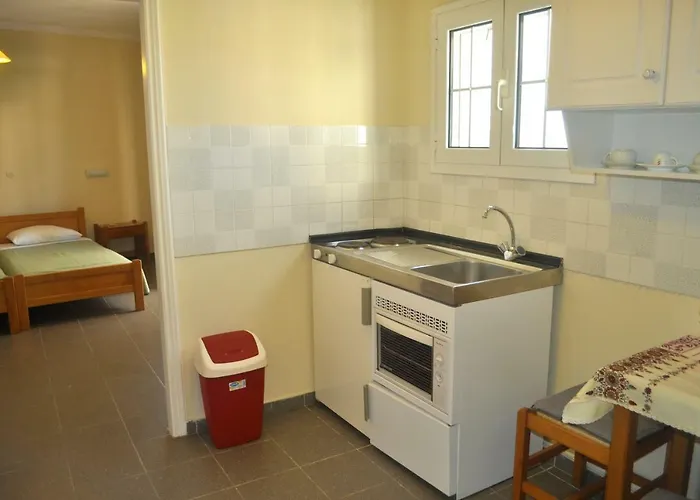 Holiday Studio Apartments Yannis On The Beach Of Agios Gordios In Corfu