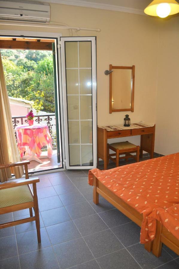 Appartement Yannis On The Of Agios Gordios In Corfu